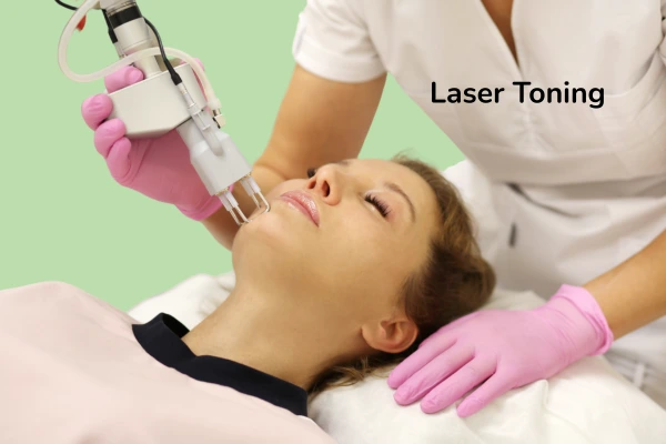 A dermatologist oerforming laser toning treatment