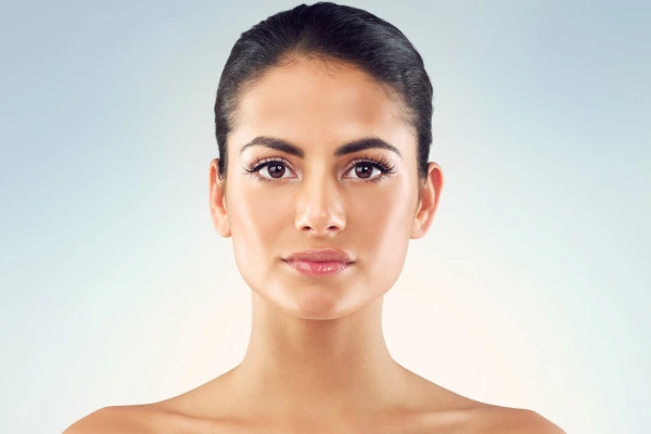 A women with uneven skin tone