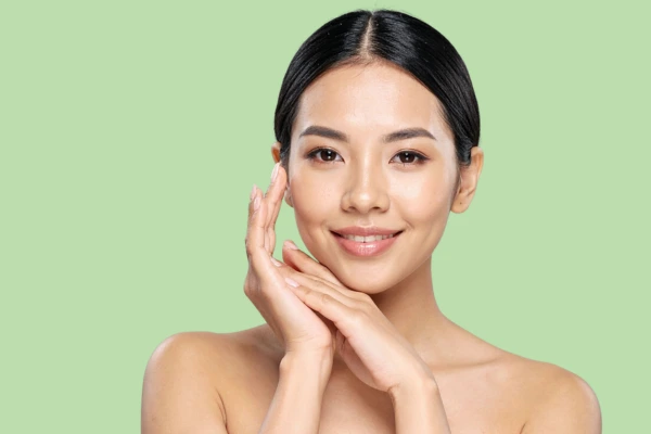 A women with a bump free face after get ridding using advanced treatments