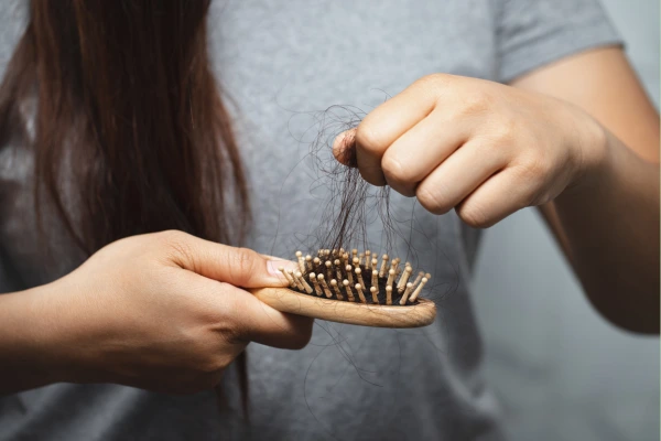 A women experiencing hormonal hair loss
